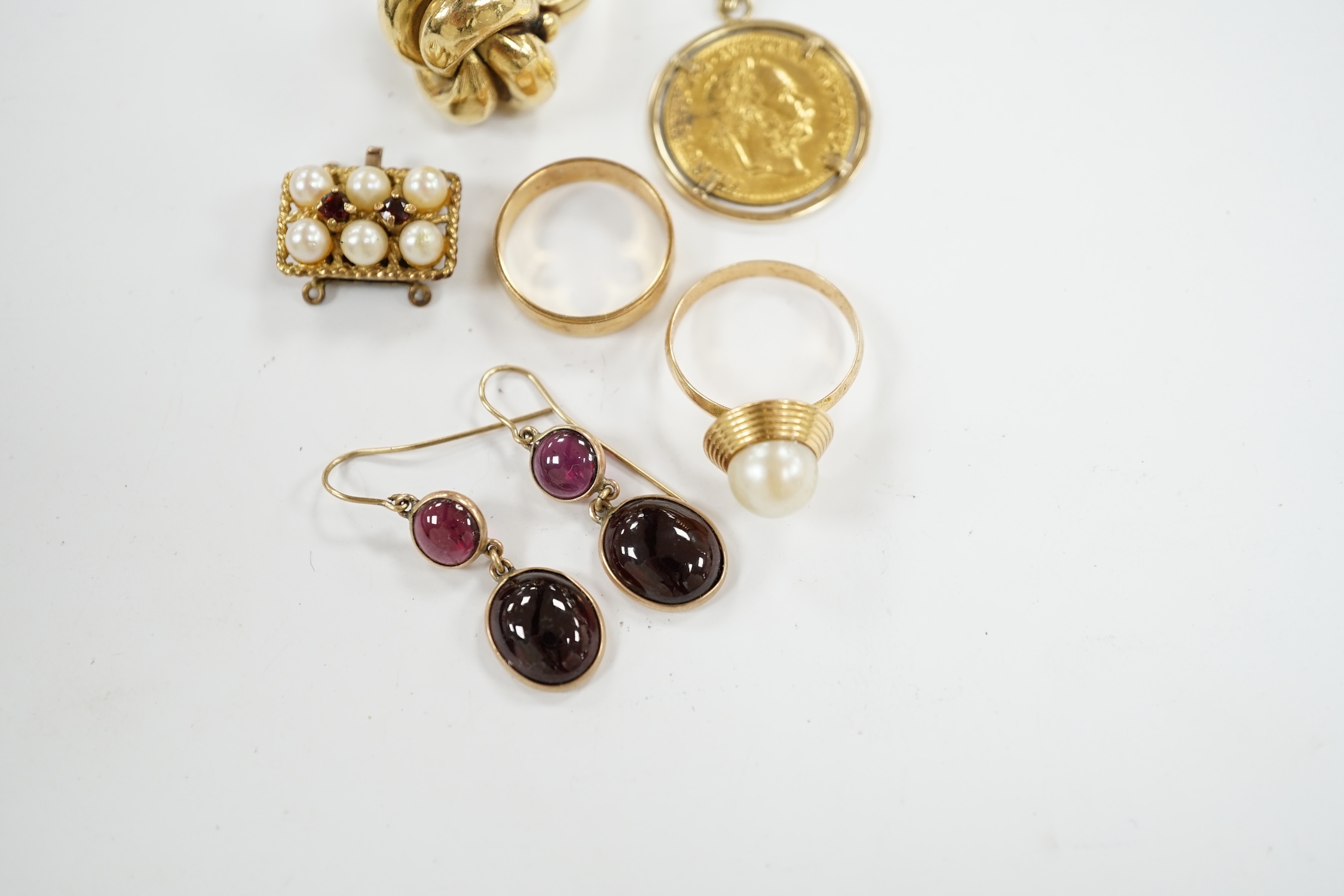 A 1915 gold coin in pendant mount, a pair of two stone cabochon garnet set drop earrings, 22mm, three yellow metal rings and a 9ct and gem set clasp. Condition - poor to fair